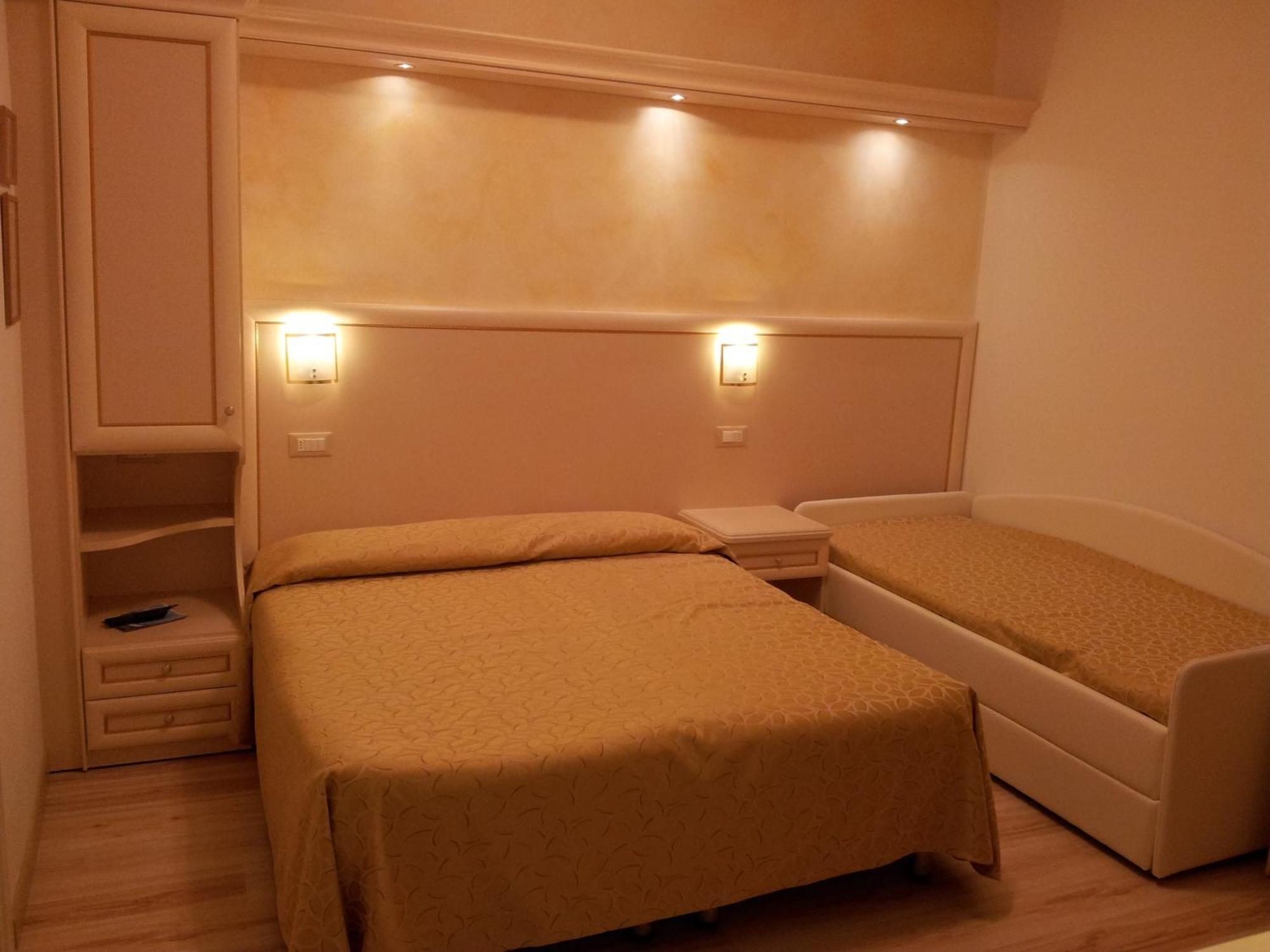 Hotel Mayer Bibione Exterior photo