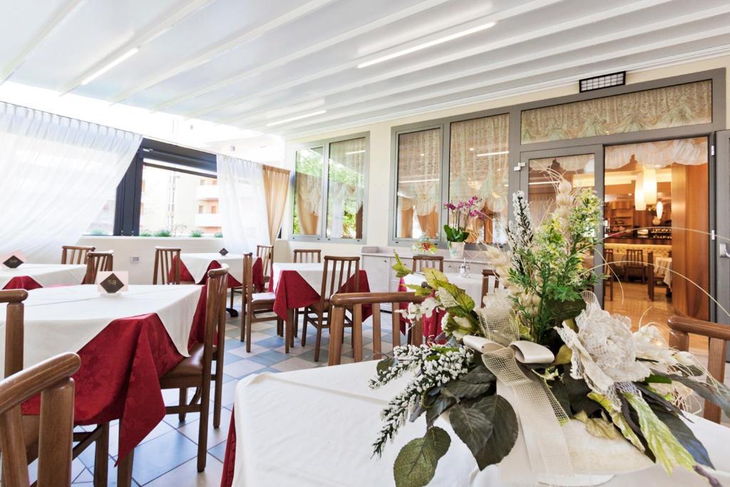 Hotel Mayer Bibione Exterior photo