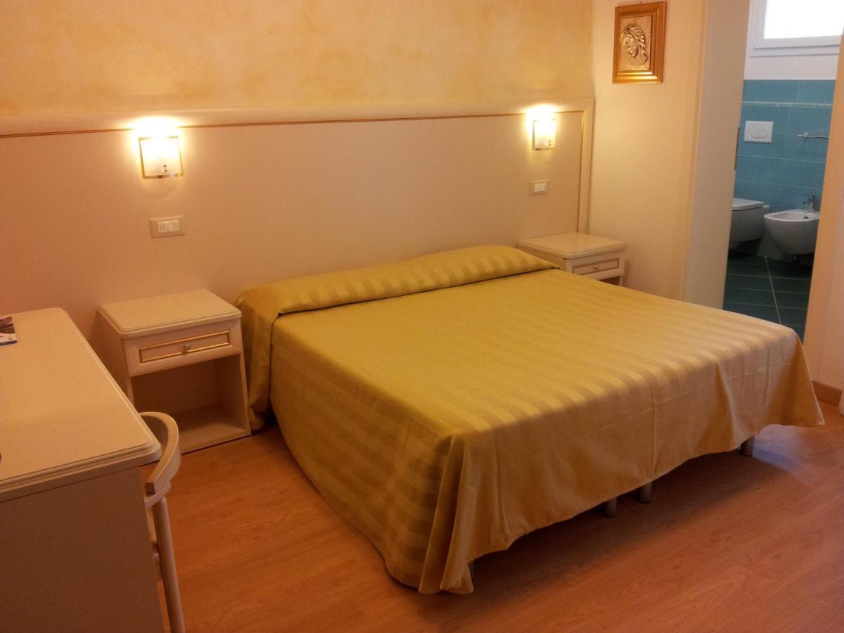 Hotel Mayer Bibione Room photo